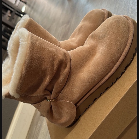 UGG Women's Winter Boots in Black and Tan - Picture 3 of 5